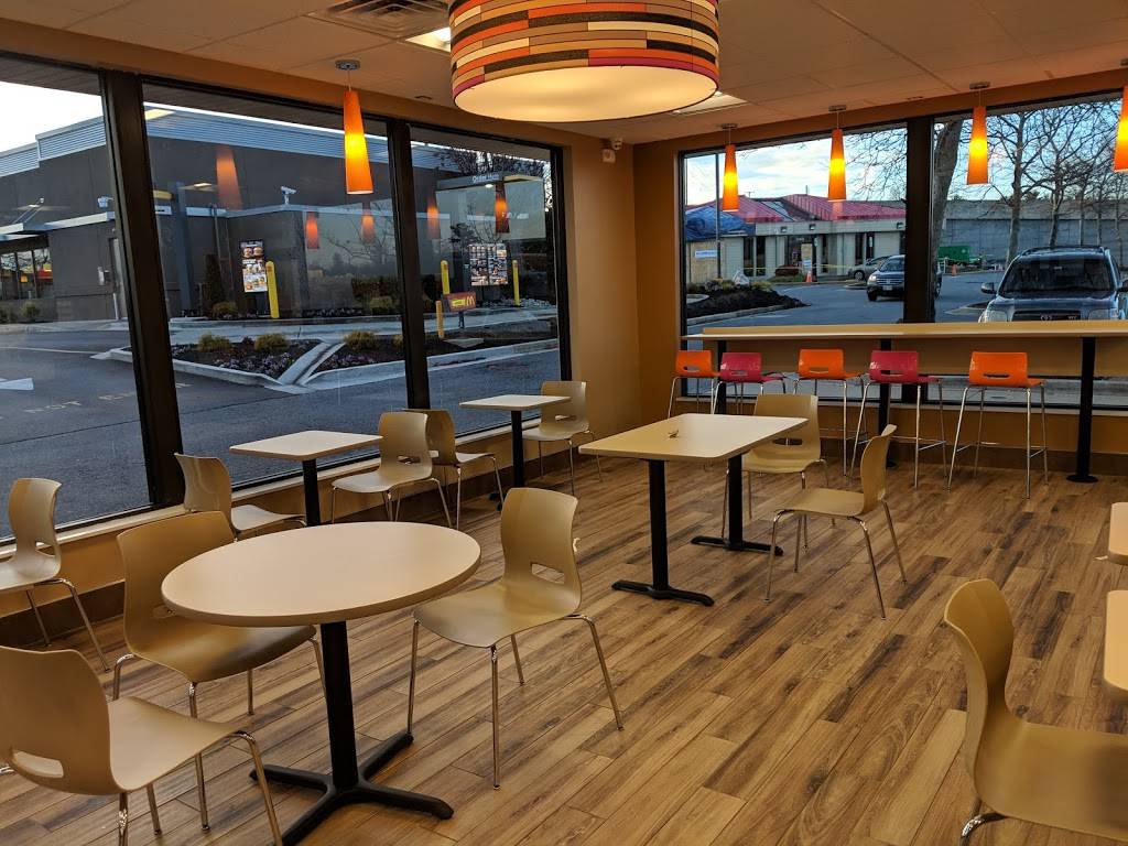 Dunkin Donuts | restaurant | 13804 Outlet Dr, Silver Spring, MD 20904, USA | 3018472023 OR +1 301-847-2023