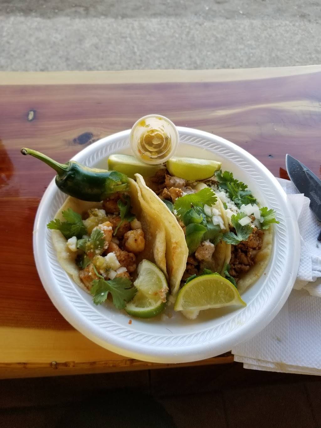 Small Mountain Street Tacos | restaurant | 172 E Lake Dr, Medicine Park, OK 73557, USA | 5805745374 OR +1 580-574-5374