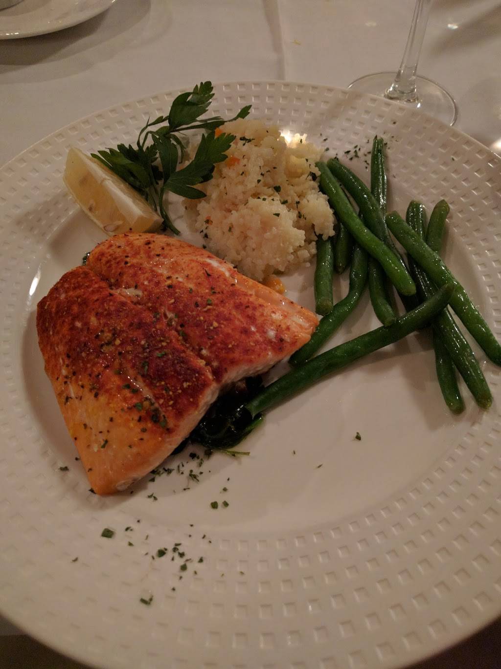 Edgewater Beach Cafe | restaurant | 5545 N Sheridan Rd, Chicago, IL 60640, USA | 7732754141 OR +1 773-275-4141