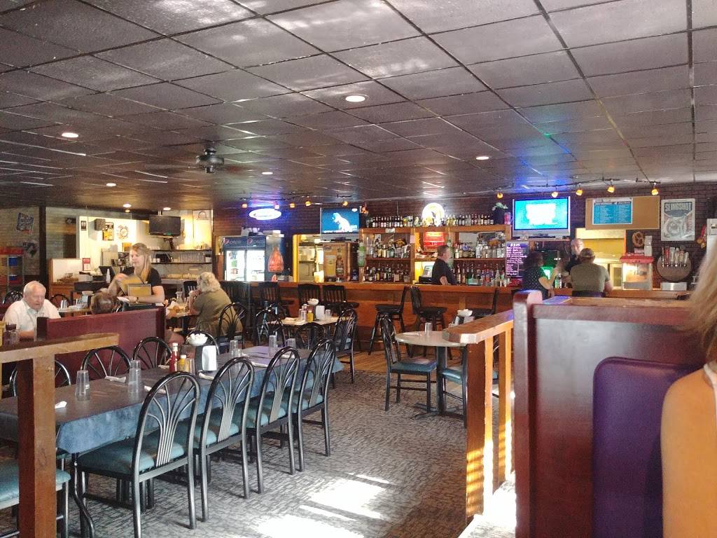 The Stadium Bar & Grill | restaurant | 915 US-52, Guttenberg, IA 52052, USA | 5632522448 OR +1 563-252-2448