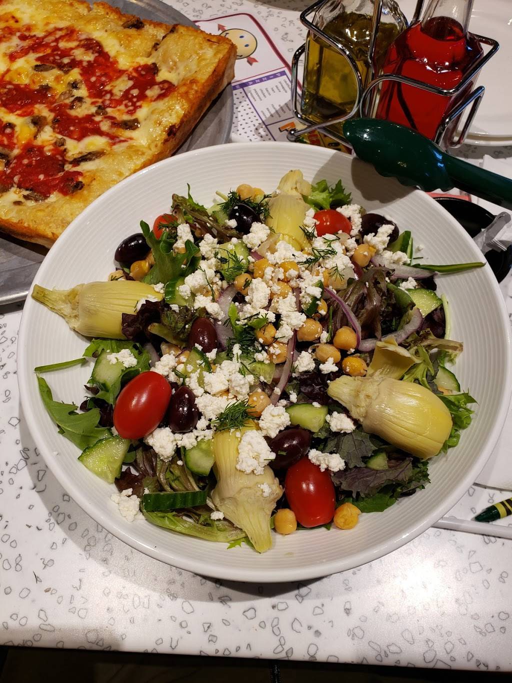 Buddys Pizza | restaurant | 4061 28th St SE, Grand Rapids, MI 49512, USA | 6165549663 OR +1 616-554-9663