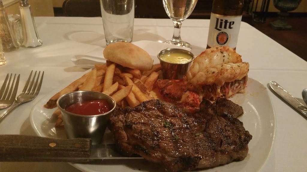 Four Oaks Restaurant & Lounge | restaurant | 1633 Seymour Dr, South Boston, VA 24592, USA | 4345722066 OR +1 434-572-2066