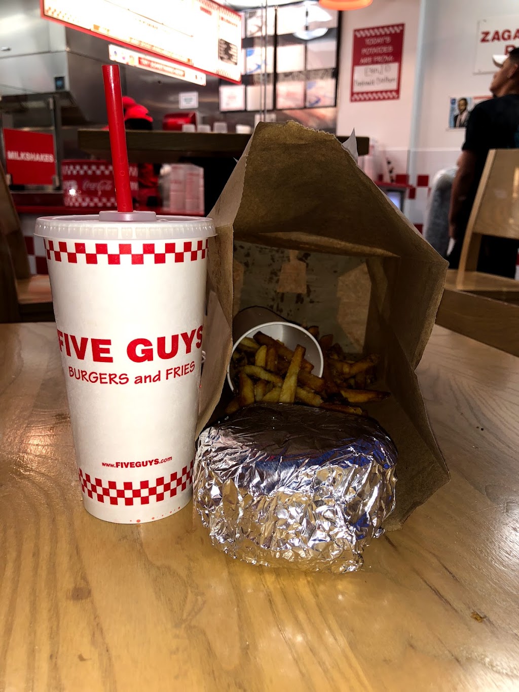 Five Guys | meal takeaway | 19501 Biscayne Blvd Unit 3204A, Aventura, FL 33180, USA | 3054665600 OR +1 305-466-5600