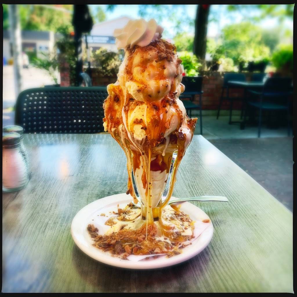 Wellington Diner | restaurant | 1385 Wellington St W, Ottawa, ON K1Y 2X2, Canada | 6137987800 OR +1 613-798-7800