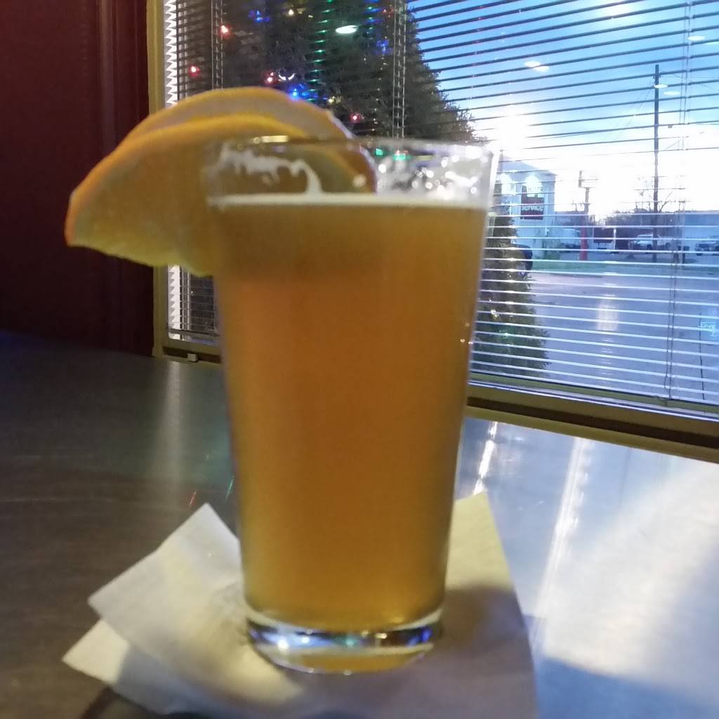 Daizy Dukes sports bar and grill | restaurant | 5153 Fenton Rd, Flint, MI 48507, USA | 8102859108 OR +1 810-285-9108