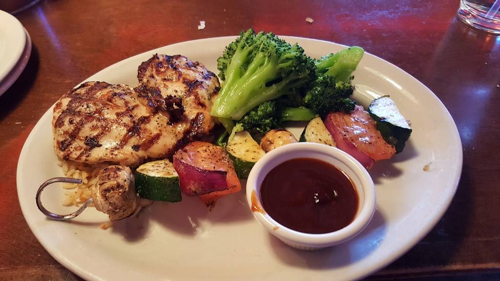 Logans Roadhouse | restaurant | 600 Greenwood Park Dr N, Greenwood, IN 46142, USA | 3178657399 OR +1 317-865-7399