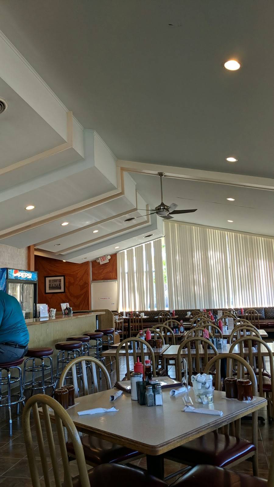 Dans Diner | restaurant | 24920 Hoover Rd, Warren, MI 48089, USA | 5867551811 OR +1 586-755-1811