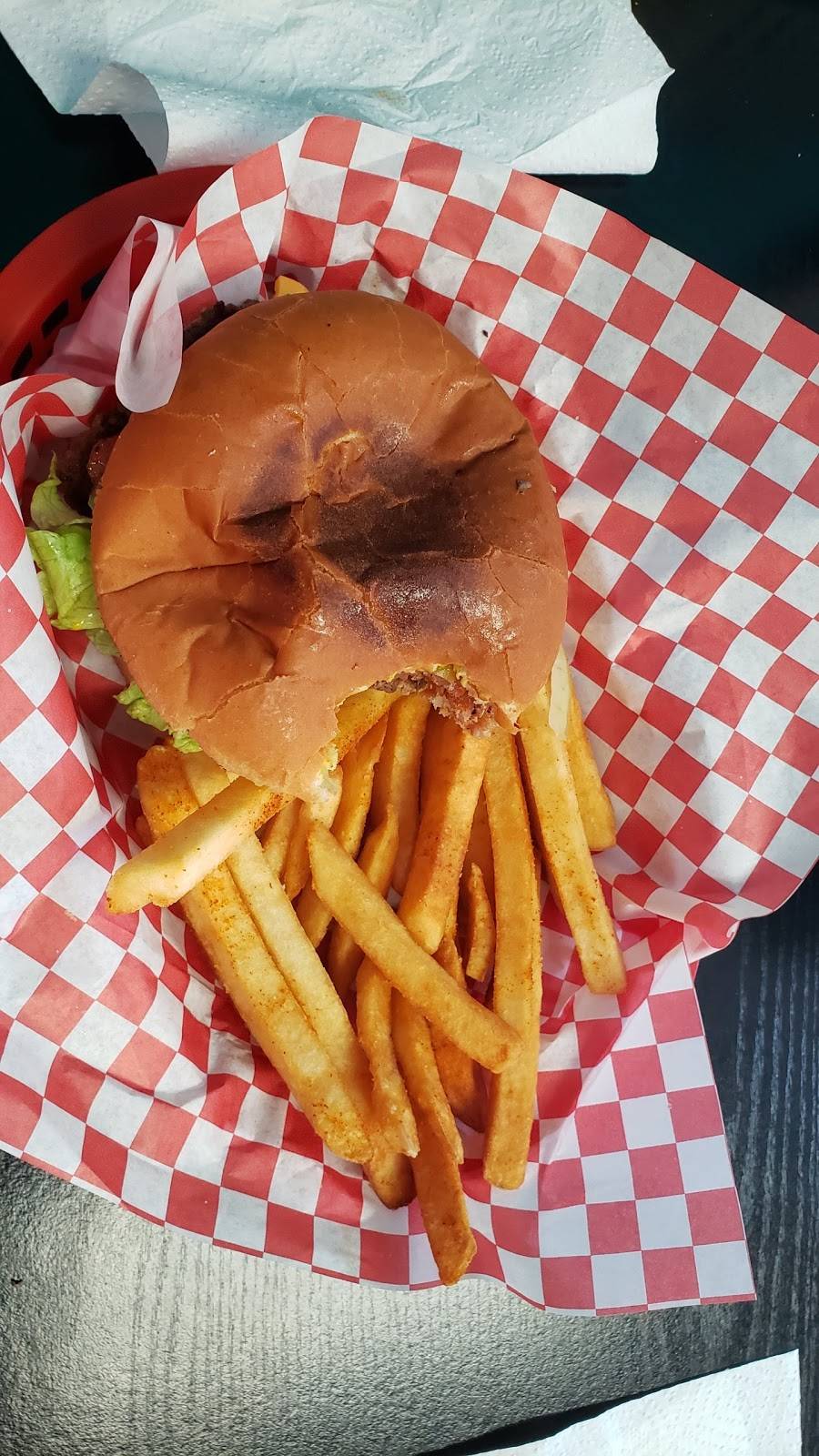 Commerce Hamburgers | restaurant | 788 S Broad St, Commerce, GA 30529, USA | 7067652827 OR +1 706-765-2827