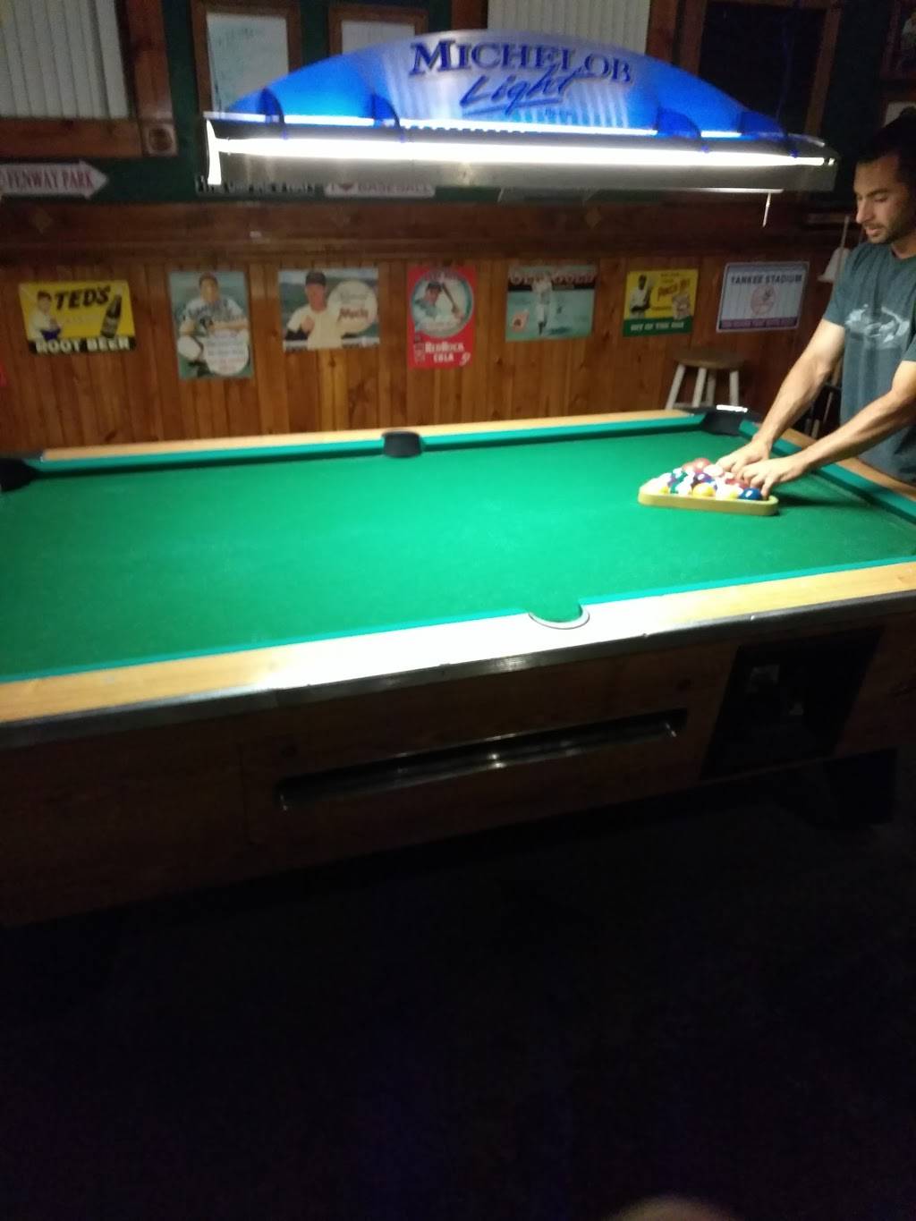 Franks Willow Inn Bar &Grill | restaurant | 421 Main St, East Hartford, CT 06118, USA | 8605689530 OR +1 860-568-9530