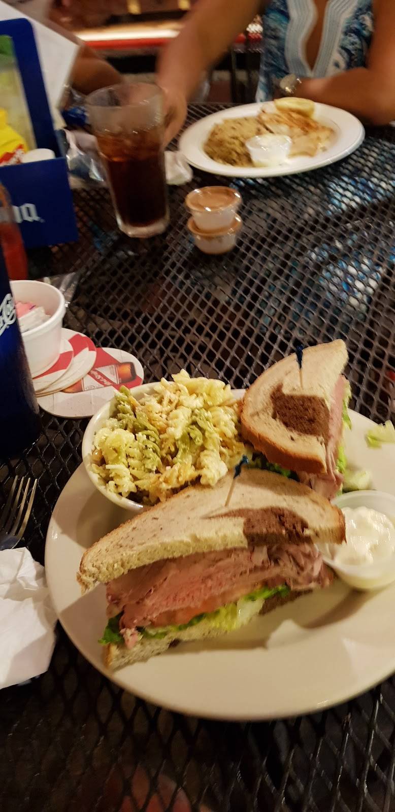 Hurricane Alley | restaurant | 529 E Ocean Ave, Boynton Beach, FL 33435, USA | 5613644008 OR +1 561-364-4008