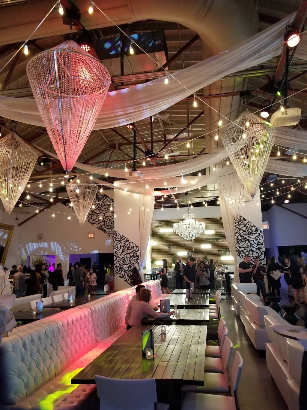 Grand Bizarre Supper Club | restaurant | 15 Saskatchewan Rd, Toronto, ON M6K 3C3, Canada | 4165959998 OR +1 416-595-9998