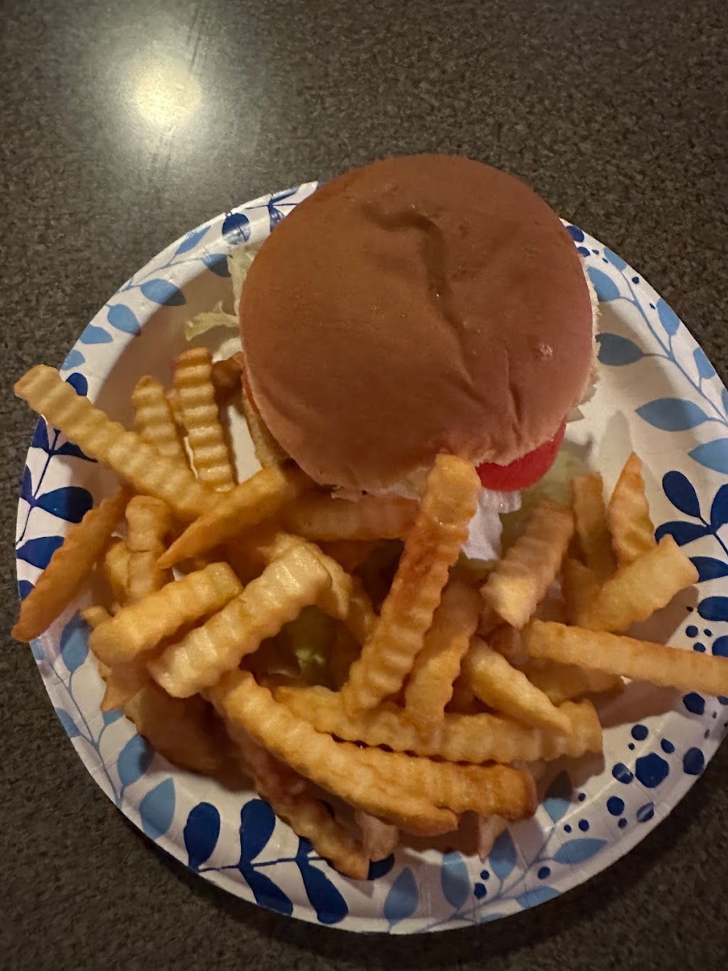 Blondie’s Bar and Grill | restaurant | 5831 Merriam Dr, Merriam, KS 66203, USA | 9134130045 OR +1 913-413-0045