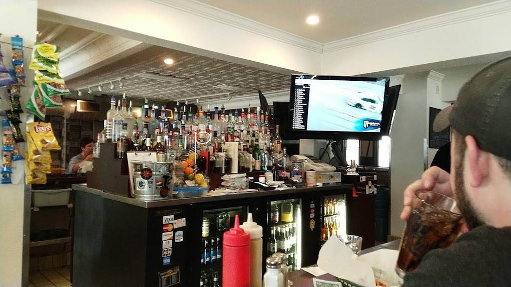 City Club Tavern & Grill | restaurant | 228 E Mill St, Plymouth, WI 53073, USA | 9204495239 OR +1 920-449-5239