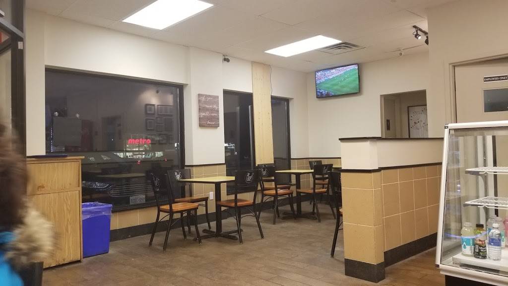 CHUCKS CHICKEN PLUS | restaurant | 2 Henderson Dr #2, Aurora, ON L4G 3L2, Canada | 9057274374 OR +1 905-727-4374