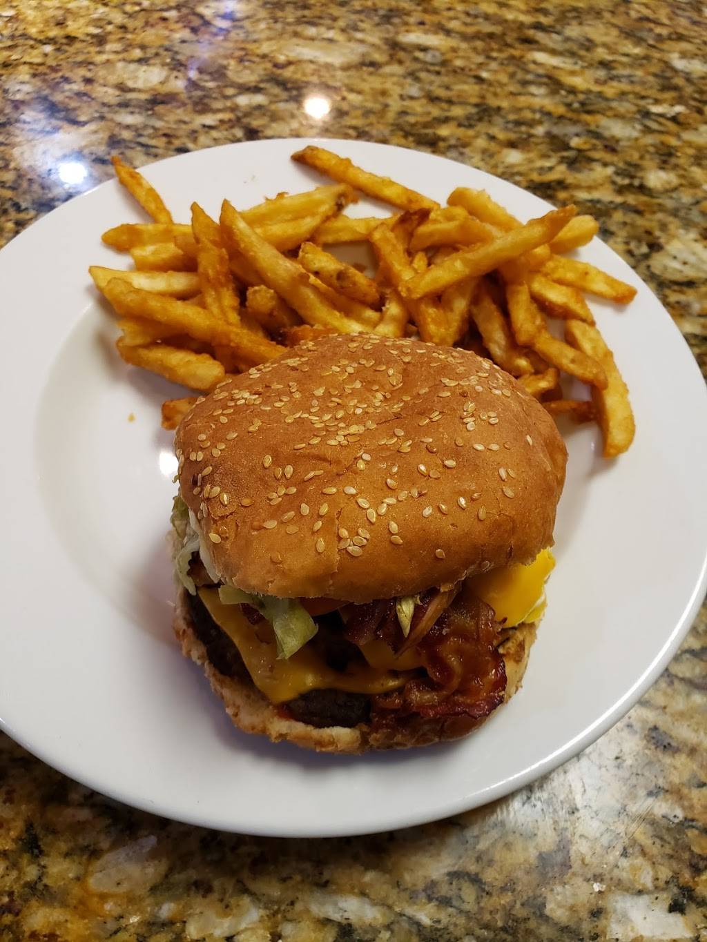 Douglass Pizza | restaurant | 249 Talmadge Rd, Edison, NJ 08817, USA | 7322489650 OR +1 732-248-9650