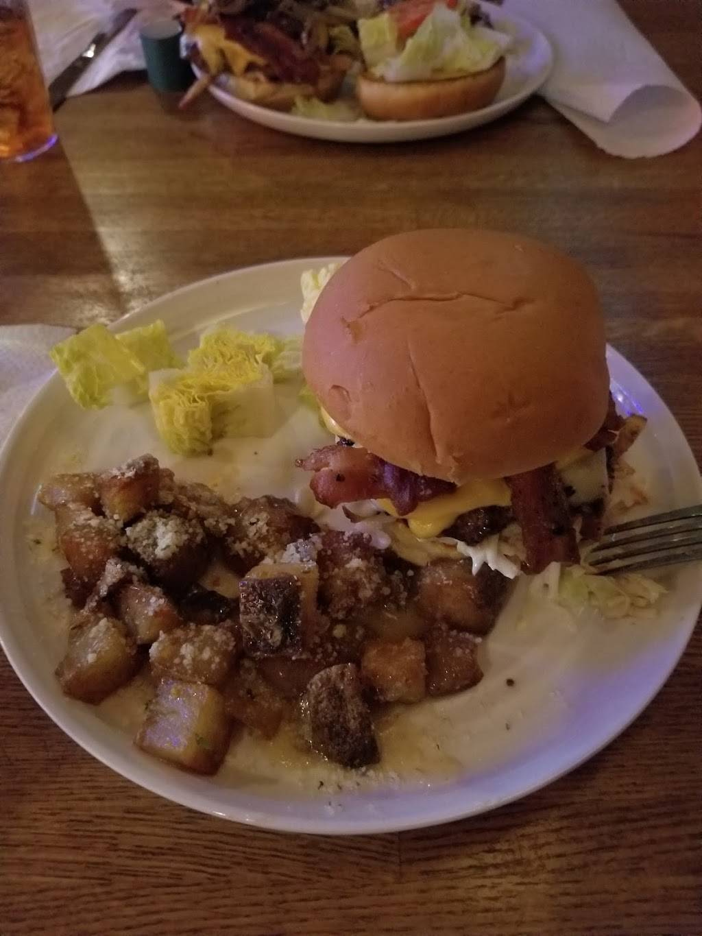 Cleats Chardon | restaurant | 602 South St, Chardon, OH 44024, USA | 4402858222 OR +1 440-285-8222