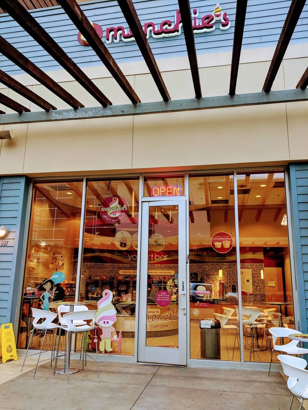 Menchies Frozen Yogurt | bakery | 667 Town Center Dr, Oxnard, CA 93036, USA | 8052781153 OR +1 805-278-1153