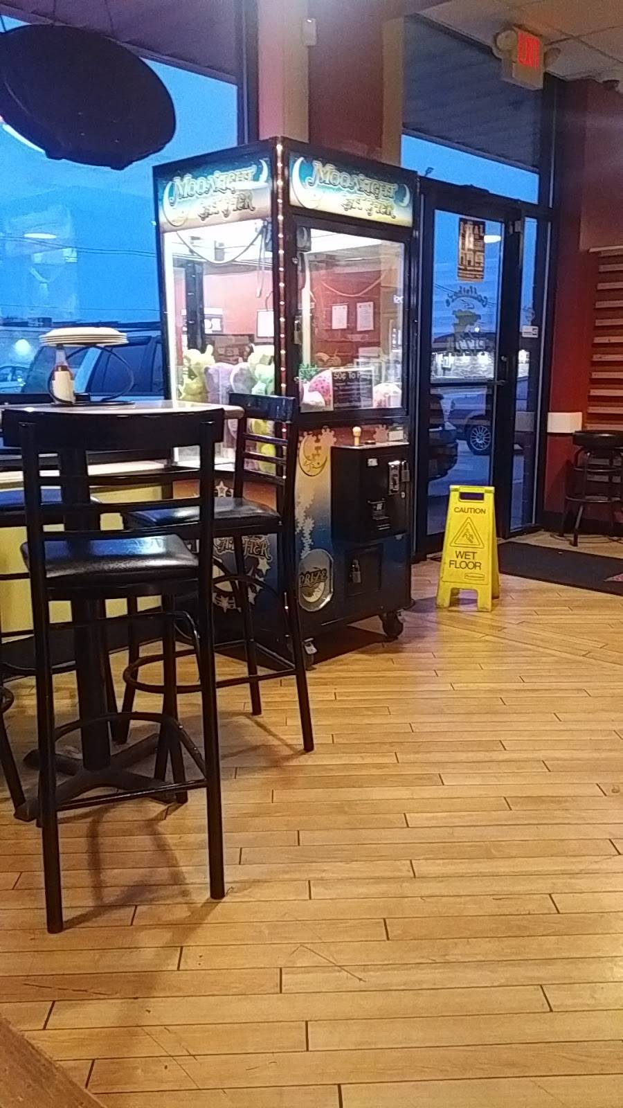 Godfathers Pizza | restaurant | 2860 N Main St, Decatur, IL 62526, USA | 2178757000 OR +1 217-875-7000