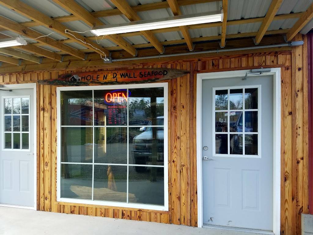 Hole N Da Wall Seafood | restaurant | 18651 LA-16, Port Vincent, LA 70726, USA | 2256986520 OR +1 225-698-6520