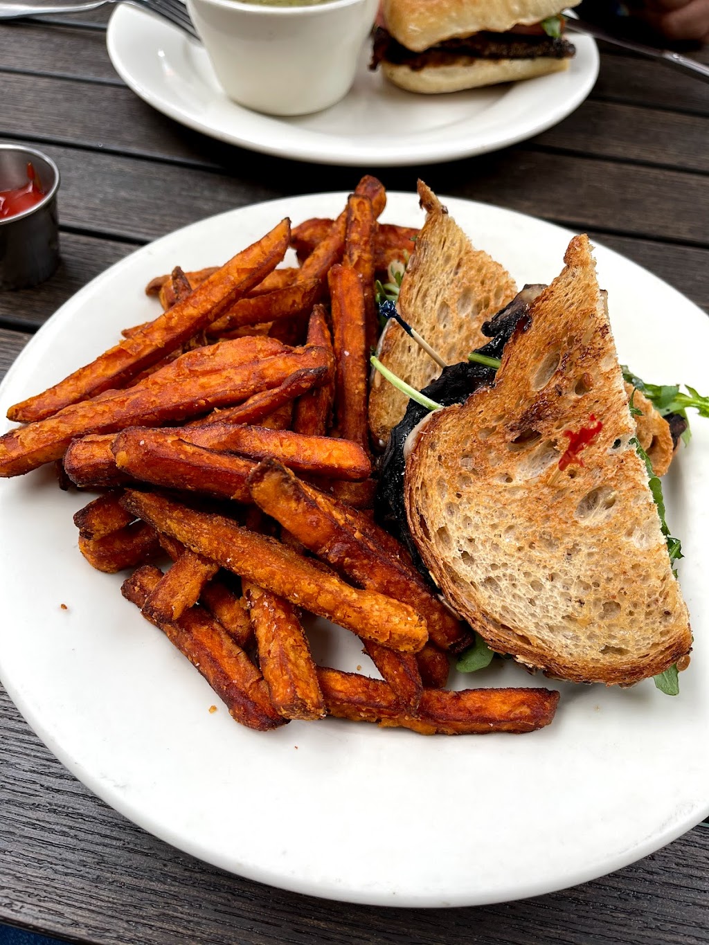 The Gem Saloon | restaurant | 375 3rd Ave, New York, NY 10016, USA | 6466127757 OR +1 646-612-7757