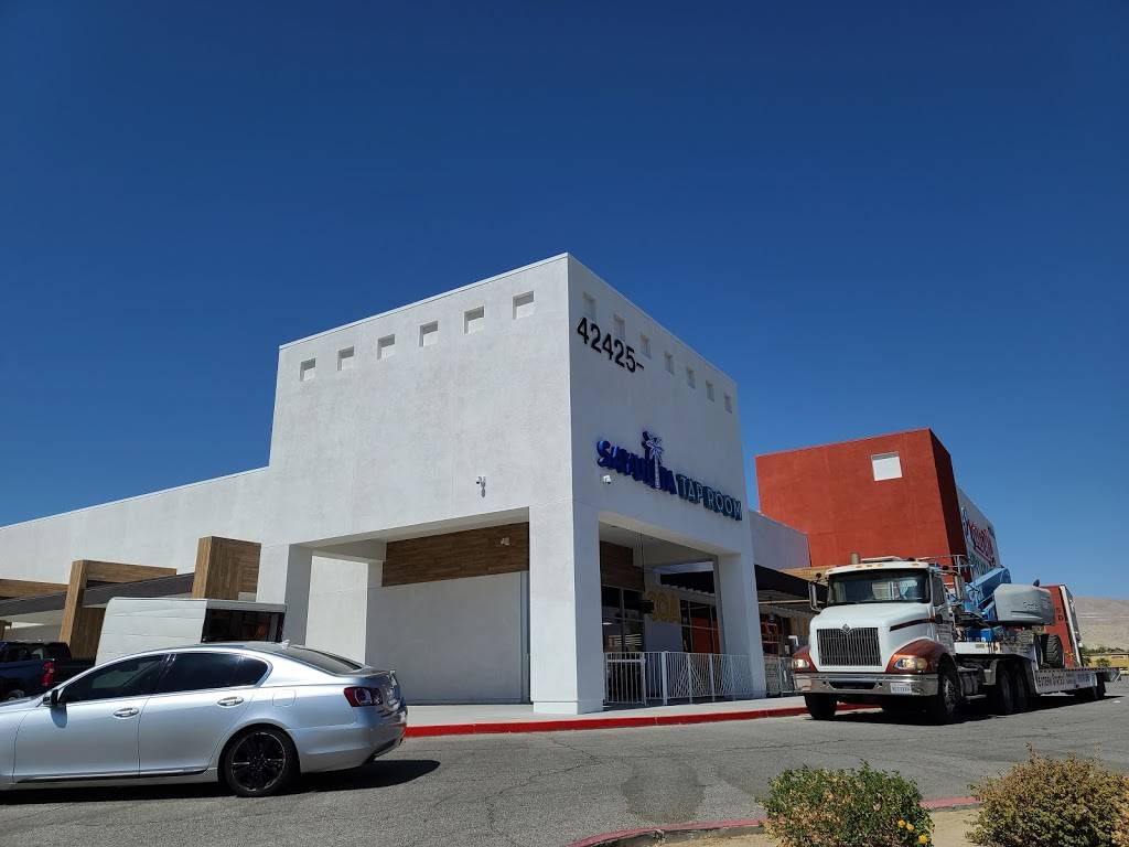 Sayulita Tap Room | restaurant | 42425 Jackson St, Indio, CA 92203, USA | 4423240006 OR +1 442-324-0006