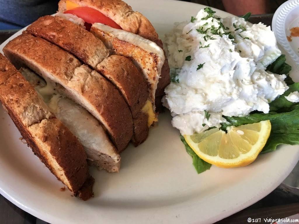 Shipwrecks Bar & Grill | restaurant | 45 Garden Cove Dr, Key Largo, FL 33037, USA | 3054533153 OR +1 305-453-3153