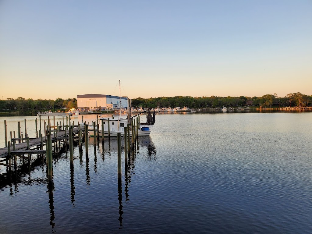 The Boathouse Landing | restaurant | 124 N John Sims Pkwy, Valparaiso, FL 32580, USA | 8506782805 OR +1 850-678-2805