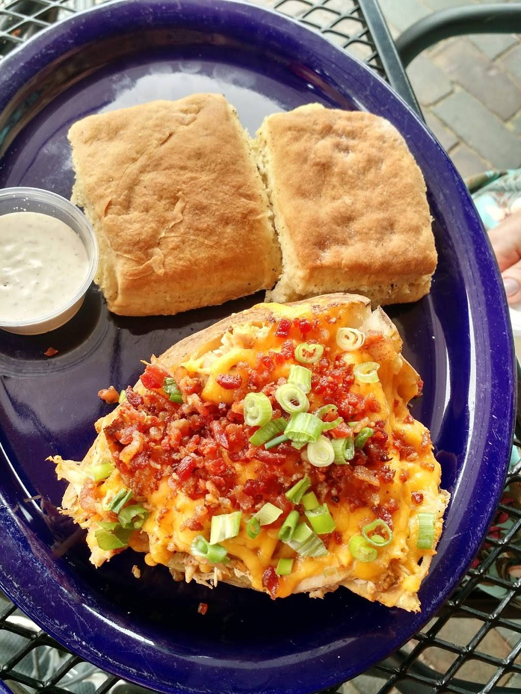 The Blue Duck Barbecue Tavern | restaurant | 212 Southwest Water Street, Peoria, IL 61602, USA | 3099815801 OR +1 309-981-5801