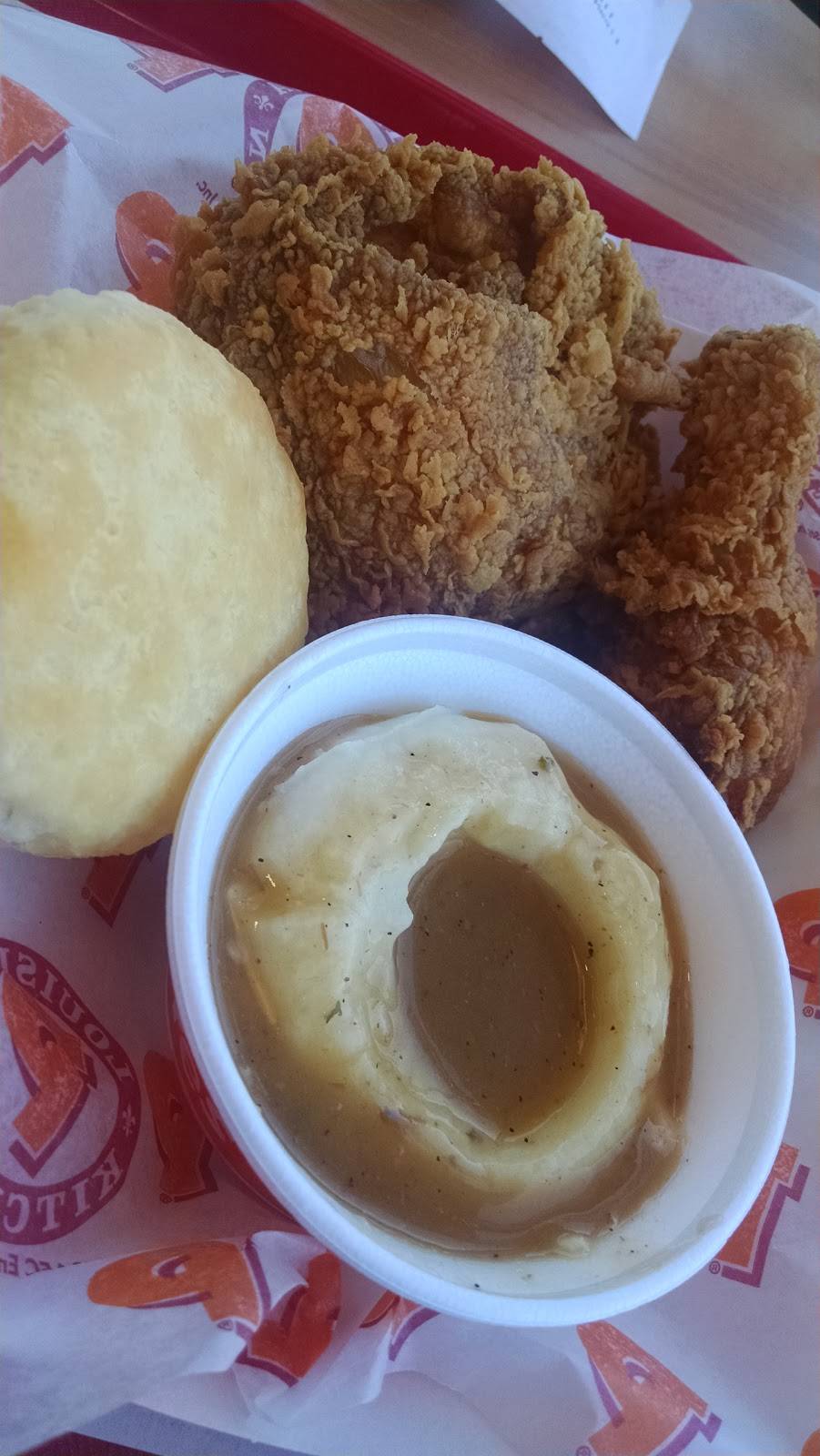 Popeyes Louisiana Kitchen | restaurant | 18300 Vanowen St, Reseda, CA 91335, USA | 8187749581 OR +1 818-774-9581