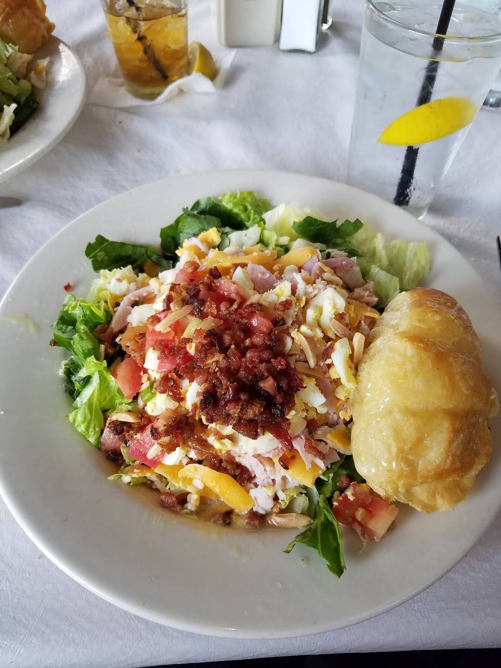 California Dreaming Restaurant | restaurant | 40 Beacon Dr, Greenville, SC 29615, USA | 8642349000 OR +1 864-234-9000