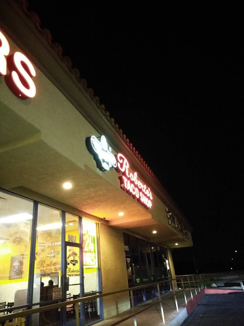 Robertos Taco Shop | restaurant | Rainbow Plaza, 907 S Rainbow Blvd, Las Vegas, NV 89128, USA | 7022582699 OR +1 702-258-2699