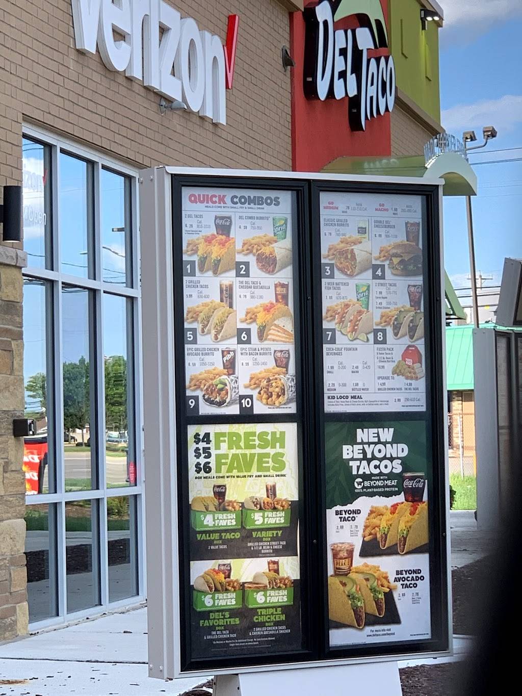 Del Taco | restaurant | 16252 Fort St, Southgate, MI 48195, USA | 7347201051 OR +1 734-720-1051