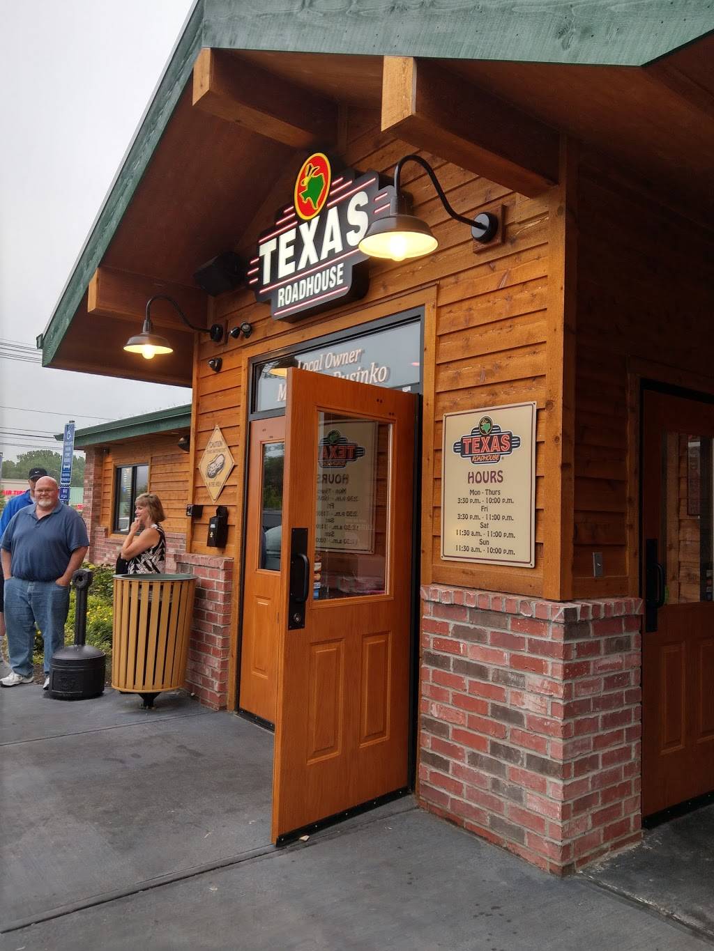Texas Roadhouse | restaurant | 74 Newtown Rd, Danbury, CT 06810, USA | 2037309176 OR +1 203-730-9176