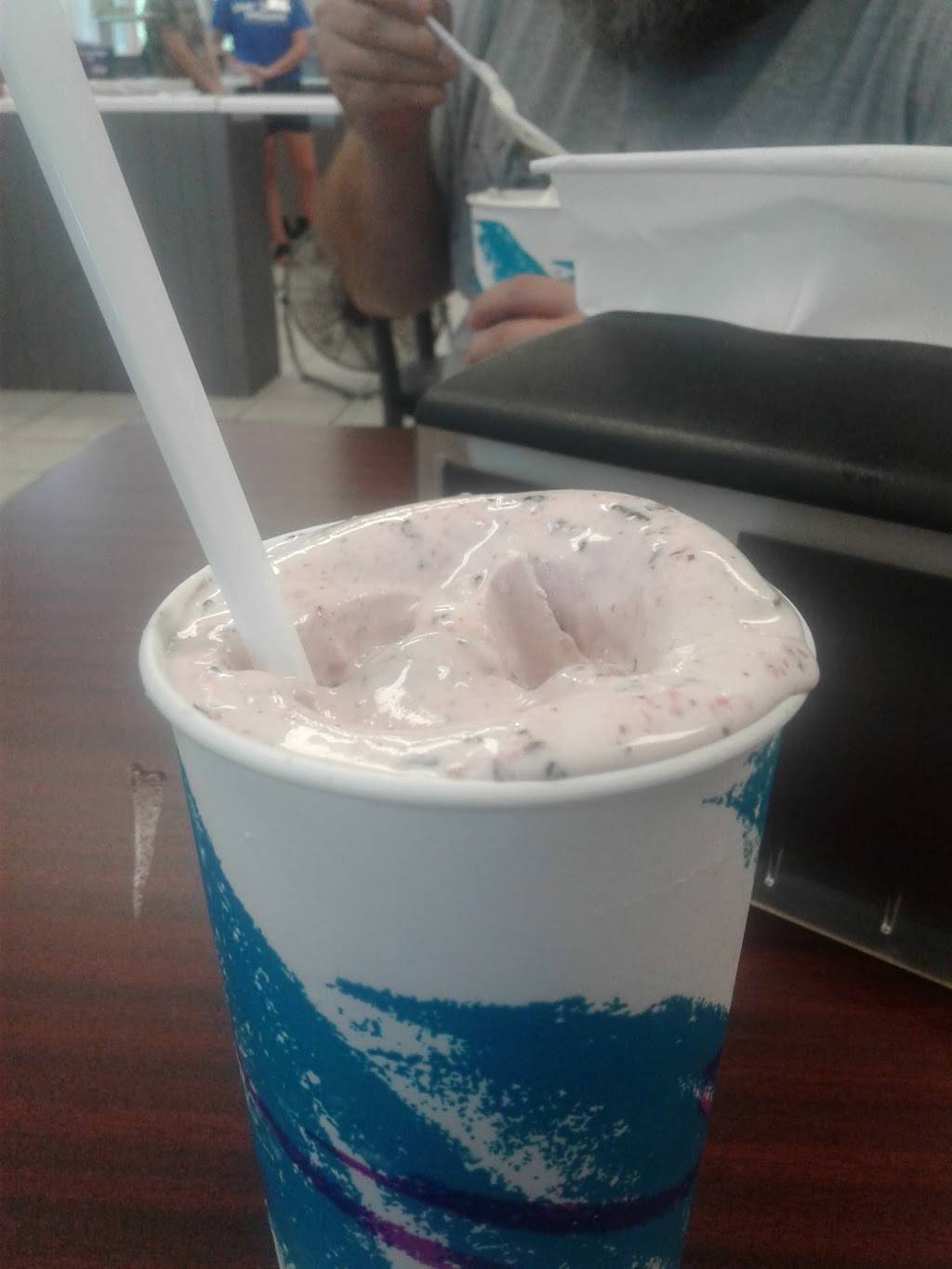 Village Drive-In | restaurant | 212 S Washington St, Bunker Hill, IL 62014, USA | 6185853113 OR +1 618-585-3113