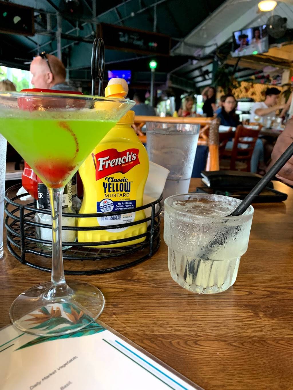 E.R. Bradleys | restaurant | 104 S Clematis St, West Palm Beach, FL 33401, USA | 5618333520 OR +1 561-833-3520