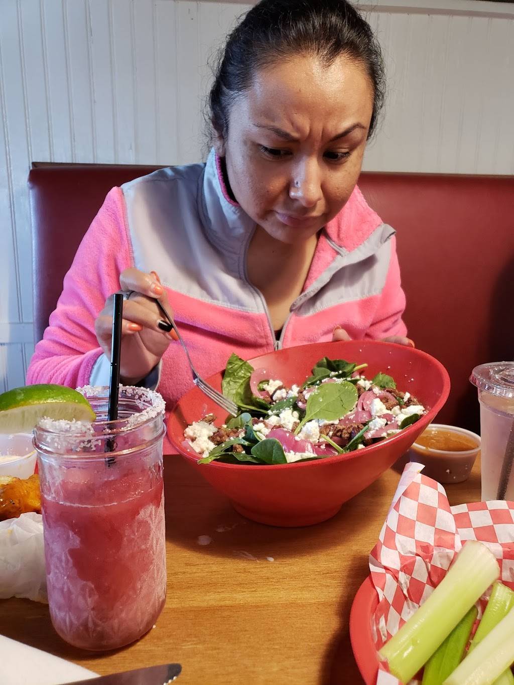 Reds Porch | restaurant | 4401 N Interstate Hwy 35 Suite 2002, Round Rock, TX 78665, USA | 5122365017 OR +1 512-236-5017