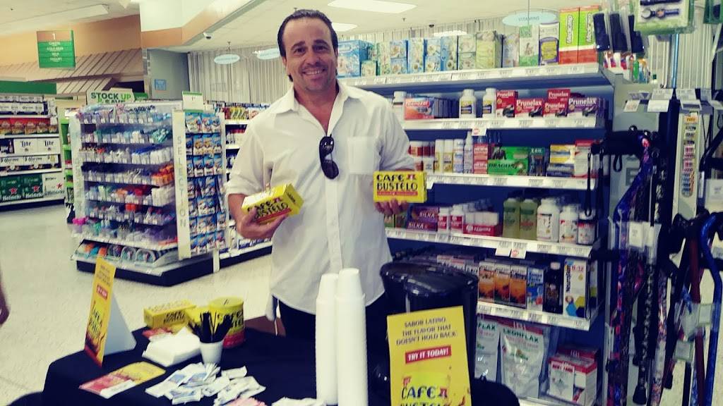 Shoppes at Lago Mar | shopping mall | 15700 SW 72nd St, Miami, FL 33193, USA | 3059471664 OR +1 305-947-1664