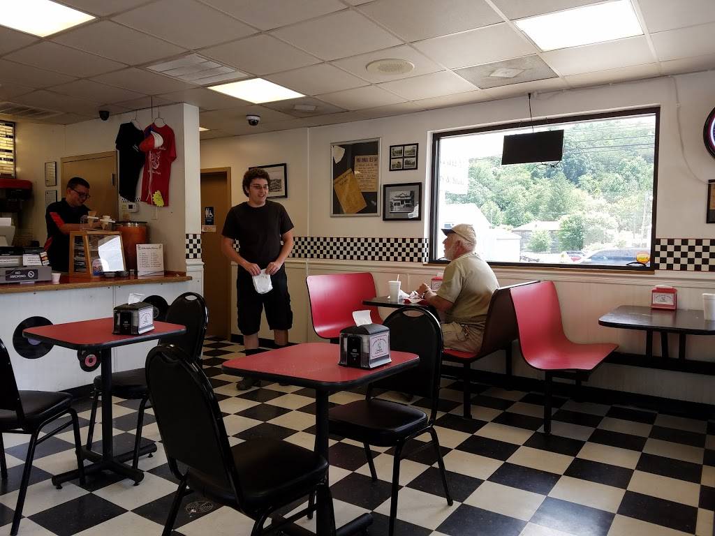 Sarahs Burgers | restaurant | 106 Craig St, Craigsville, VA 24430, USA | 5409979007 OR +1 540-997-9007