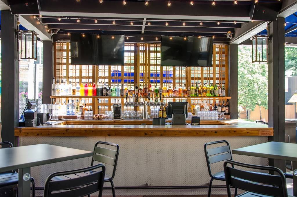 Gaslight Bar & Grille | restaurant | 2450 N Clark St, Chicago, IL 60614, USA | 7739297759 OR +1 773-929-7759