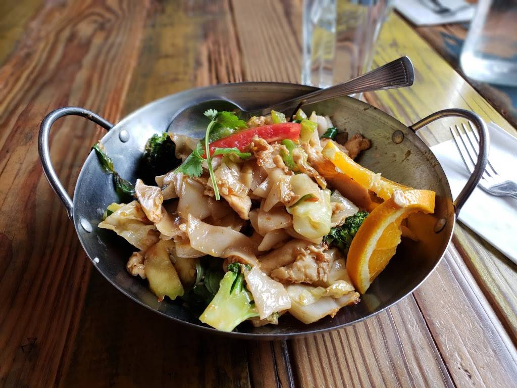 ThaiTanic Streetfood | restaurant | 1001 Bridgeway Ste B1, Sausalito, CA 94965, USA | 4153318007 OR +1 415-331-8007