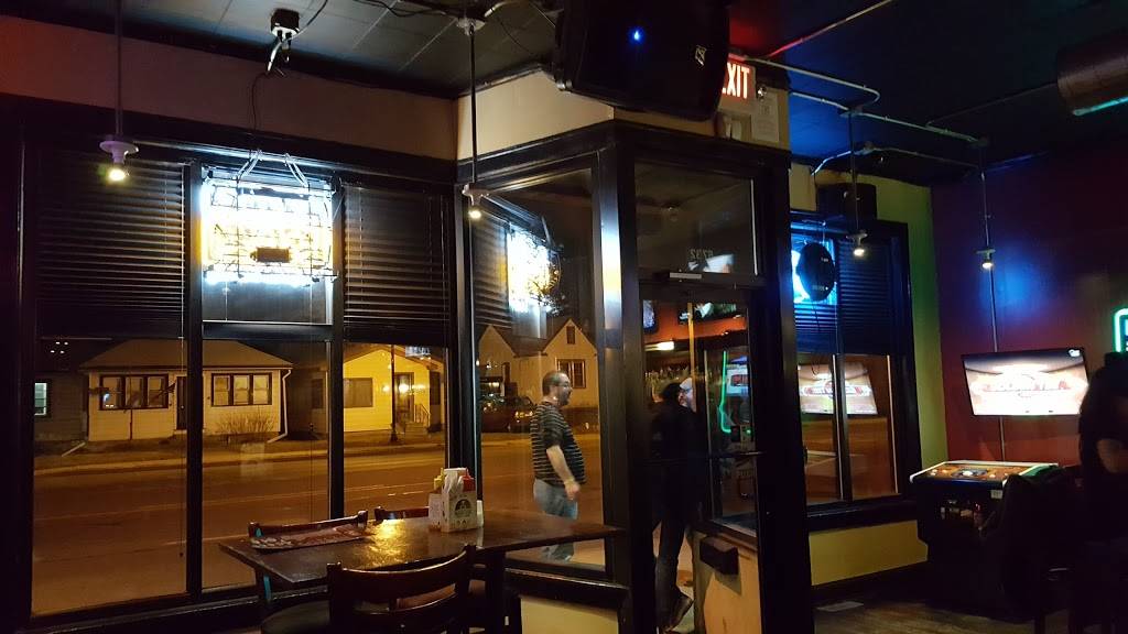 Flat Rock Tap | restaurant | 6732 Calumet Ave, Hammond, IN 46324, USA | 2198525262 OR +1 219-852-5262