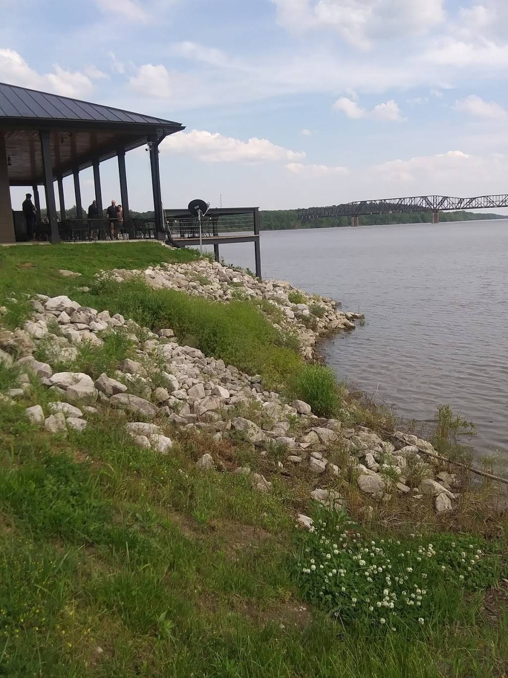 The Riverhouse | restaurant | 11500 State Hwy N, Scott City, MO 63780, USA | 5732640055 OR +1 573-264-0055