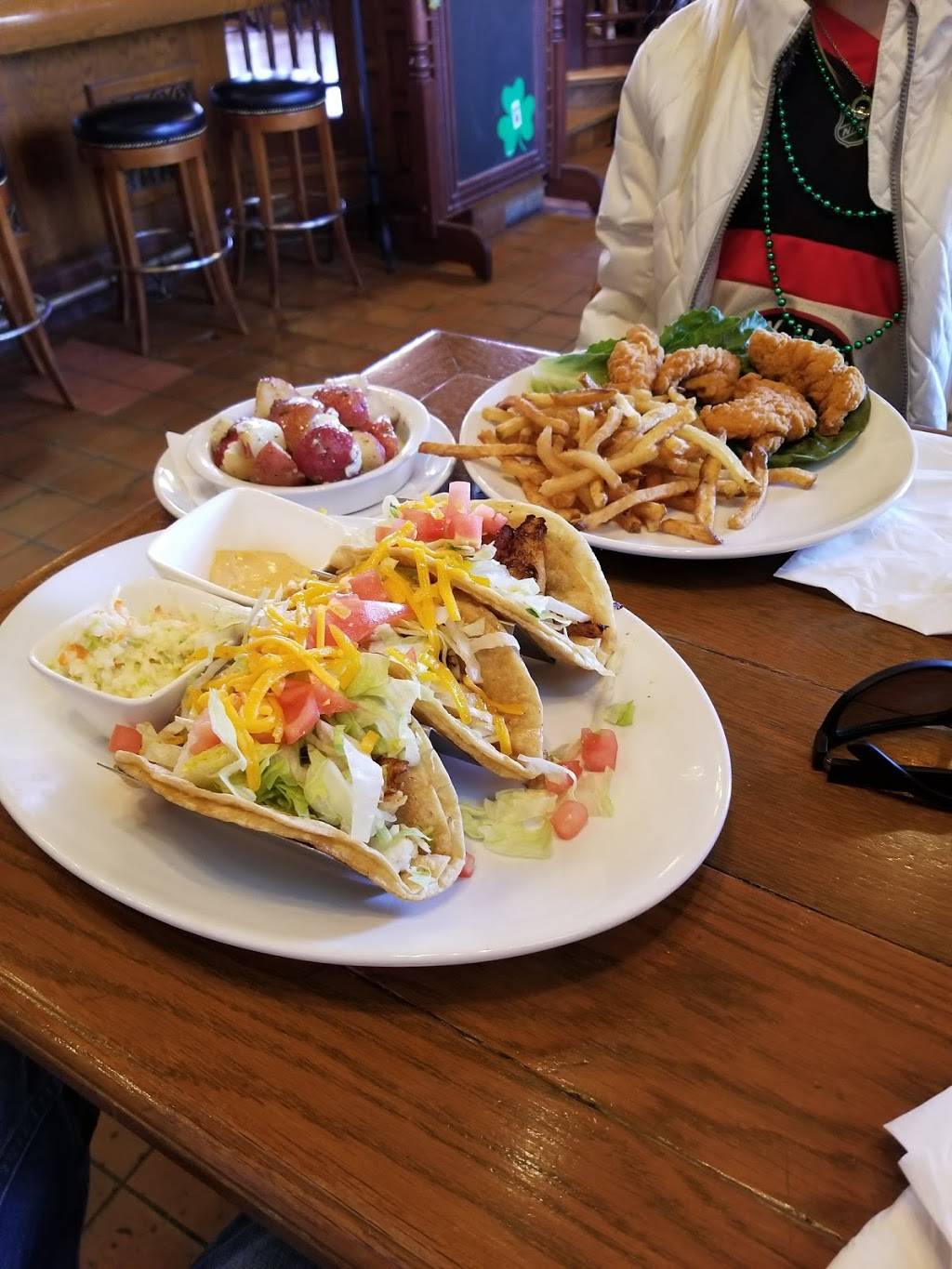 Gilhooleys Grande Saloon Inc | restaurant | 3901 W 103rd St, Chicago, IL 60655, USA | 7732332200 OR +1 773-233-2200