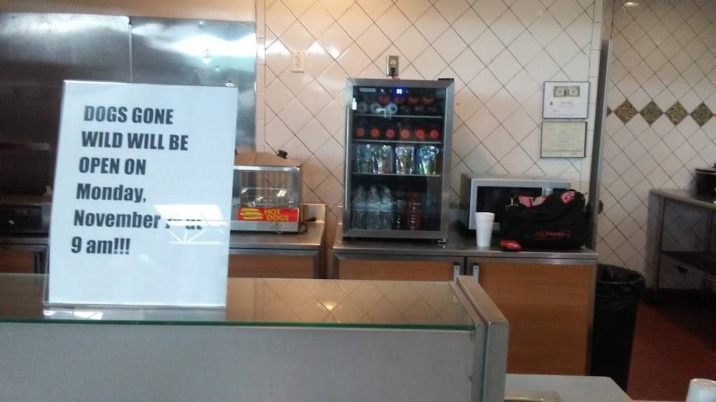 Dogs Gone Wild | restaurant | 9501 Arlington Expressway FC 8, Jacksonville, FL 32225, USA | 9044361161 OR +1 904-436-1161