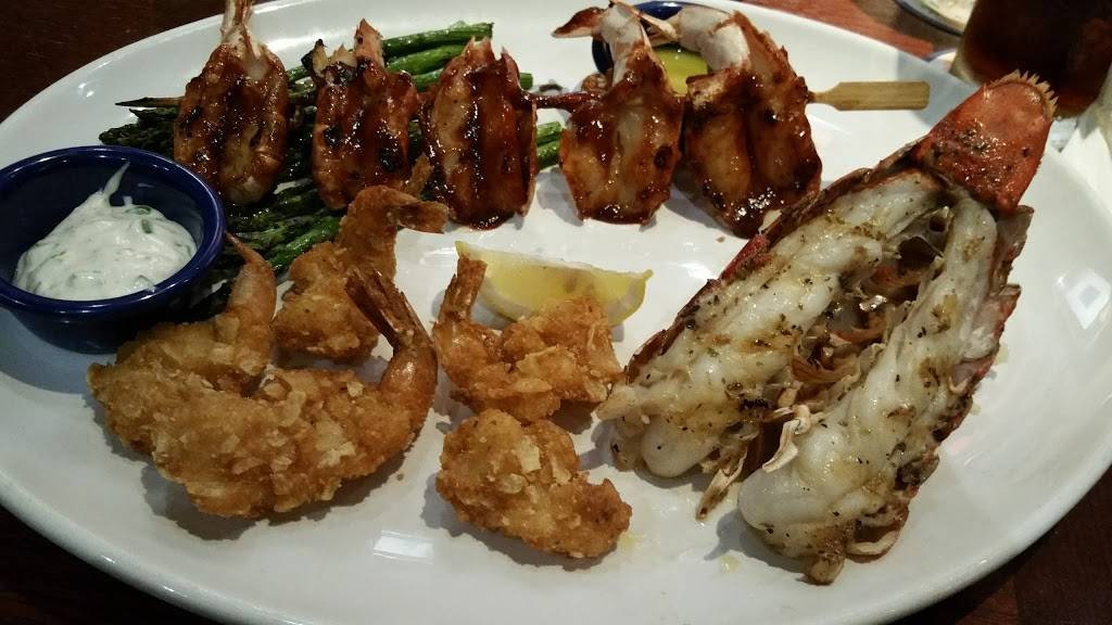 Red Lobster | restaurant | Co Shopping Center, 2555 E Market St, York, PA 17402, USA | 7177576624 OR +1 717-757-6624