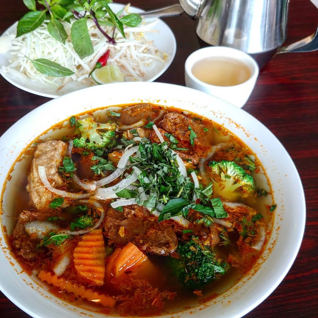 Tinh Tam Trai | restaurant | 3255 Rutherford Road #10, Concord, ON L4K 5Y5, Canada | 9057389692 OR +1 905-738-9692