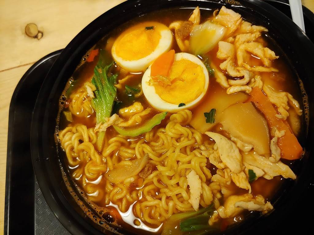 Nom Nom Kitchen | restaurant | 2160 Montreal Rd #4, Gloucester, ON K1J 1G4, Canada | 6132871111 OR +1 613-287-1111