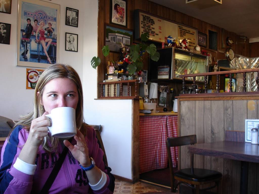 Maggies Hamburgers | restaurant | 700 Benicia Rd, Vallejo, CA 94591, USA | 7076439149 OR +1 707-643-9149