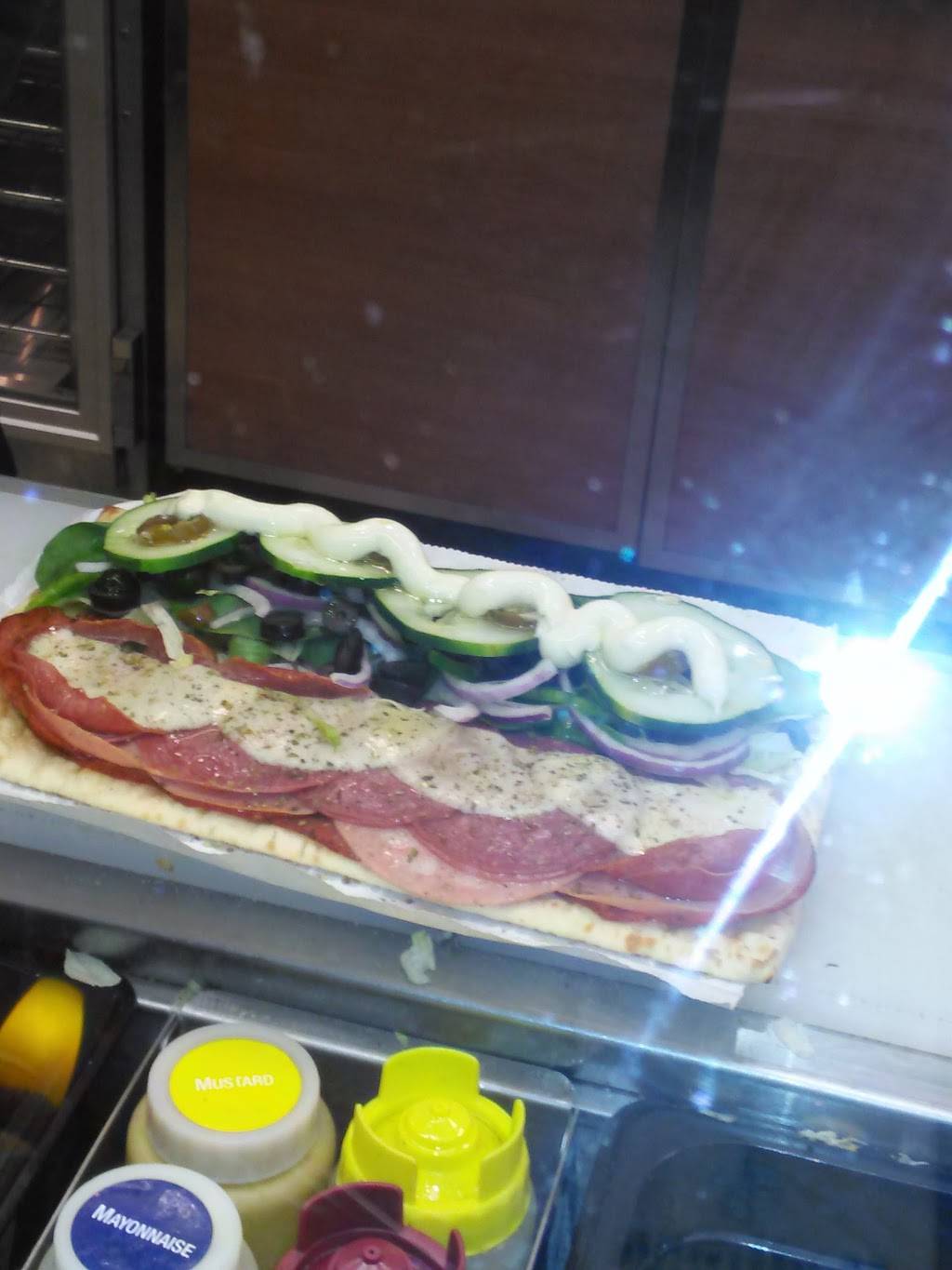 Subway | restaurant | 5126 Summer Ave, Memphis, TN 38122, USA | 9017297893 OR +1 901-729-7893