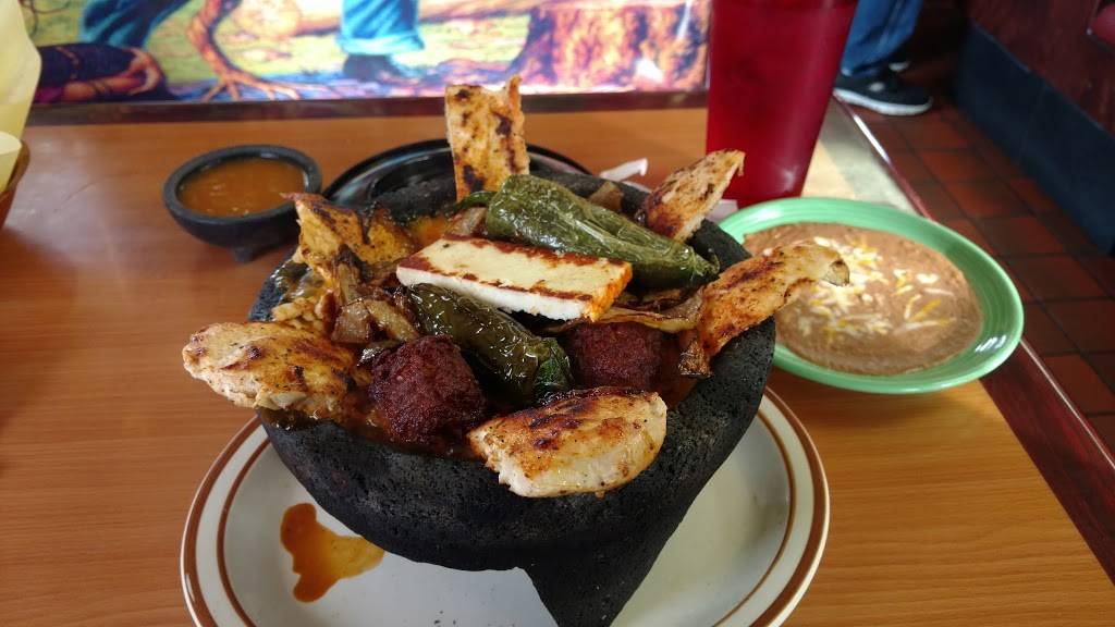 Los Robles Restaurant | restaurant | 911 CA-79, Hemet, CA 92543, USA | 9519291832 OR +1 951-929-1832